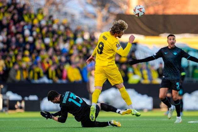 UEFA Europa League 24 25, quarterfinal, 1 match, Bodo Glimt Lazio Bodo 20250410 Bodo Glimts Kasper Hogh and Lazios Alessio Romagnoli during the first UEFA Europa League quarterfinal football match between Bodo Glimt and Lazio at Aspmyra Stadium in Bodo Photo Lise Aserud NTB Bodo Norge EDITORIAL USE ONLY RESTRICTED USE FOR BETTING COMPANIES  Copyright: xLisexAserudx xNTBx
