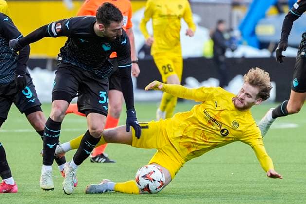 UEFA Europa League 24 25, quarterfinal, 1 match, Bodo Glimt Lazio Bodo 20250410 Lazios Mario Gila and Bodo Glimts Ole Didrik Blomberg during the first UEFA Europa League quarterfinal football match between Bodo Glimt and Lazio at Aspmyra Stadium in Bodo Photo Lise Aserud NTB Bodo Norge EDITORIAL USE ONLY RESTRICTED USE FOR BETTING COMPANIES  Copyright: xLisexAserudx xNTBx