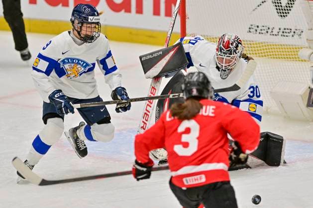 L-R Nelli Laitinen (FIN), goalkeeper Emilia Kyrkko (FIN) and Jocelyne Larocque (CAN) in action during the IIHF Women s World Championship, WM, Weltmeisterschaft Group A, match Canada vs Finland, in Ceske Budejovice, Czech Republic, on April 10, 2025. (CTKxPhoto VaclavxPancer) CTKPhotoP2025041008791  CTKPhotoP2025041008791