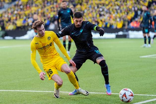 UEFA Europa League 24 25, quarterfinal, 1 match, Bodo Glimt Lazio Bodo 20250410 Bodo Glimts Hakon Evjen and Lazios Mattia Zaccagni during the first UEFA Europa League quarterfinal football match between Bodo Glimt and Lazio at Aspmyra Stadium in Bodo Photo Lise Aserud NTB Bodo Norge EDITORIAL USE ONLY RESTRICTED USE FOR BETTING COMPANIES  Copyright: xLisexAserudx xNTBx
