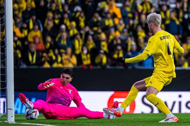 250410 Odin Bjortuft of Bodo Glimt missing a chance to score during the UEFA Europa League quarter final football match between Bodo Glimt and Lazio on April 10, 2025 in Bodo Photo Marius Simensen BILDBYRAN COP 238 bbeng bodo bodo glimt football fotball fotboll kvartfinale lazio quarter final soccer uefa europa league  Copyright: MARIUSxSIMENSEN BB250410BB913