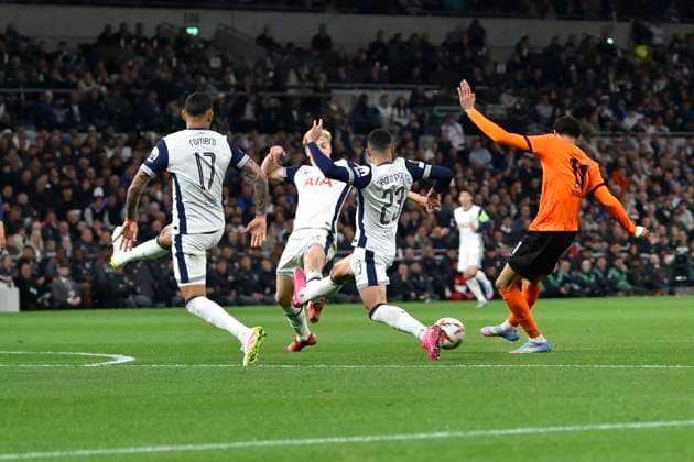 Spurs vs Eintracht Frankfurt Europa League GOAL Hugo Ekitike of Eintracht Frankfurt opens the scoring during the Spurs vs Eintracht Frankfurt UEFA Europa League Quarter-Final Leg 1 of 2t at the Tottenham Hotspur Stadium London. London Tottenham Hotspur Stadium UK Copyright: xMartinxDaltonx Spurs_vs_Frankfurt_100425_MD_007