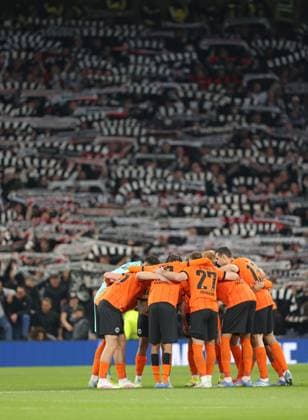 Eintracht Frankfurt team huddle at the Tottenham Hotspur v Eintracht Frankfurt UEFA Europa League match, at the Tottenham Hotspur Stadium, London, UK on 10th April, 2025. 