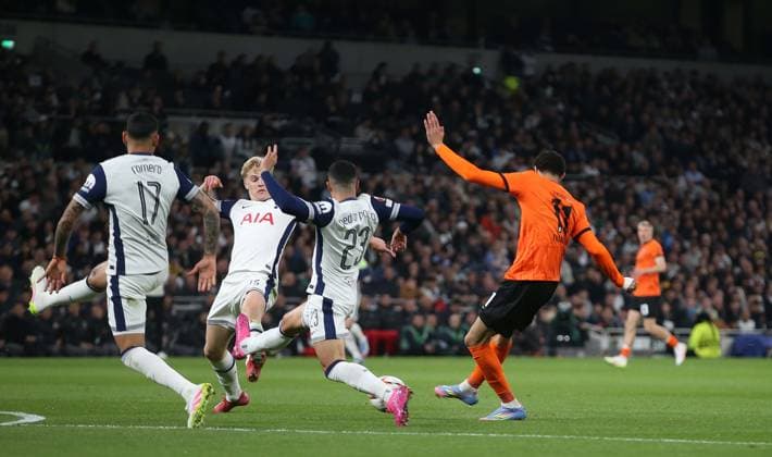 - Tottenham Hotspur v Eintracht Frankfurt, UEFA Europa League, Quarter Final, 1st Leg, Tottenham Hotspur Stadium, London, UK - 10th April 2025. (C) Daniel Weir Crystal Pix GOAL 1-0, Hugo Ekitike of Eintracht Frankfurt scores a goal tom put Eintracht Frankfurt 1-0 ahead. - Tottenham Hotspur v Eintracht Frankfurt, UEFA Europa League, Quarter Final, 1st Leg, Tottenham Hotspur Stadium, London, UK - 10th April 2025. (C) Daniel Weir Crystal Pix London Tottenham Hotspur Stadium UK Copyright: xDanxWeirx CP_Tottenham_Frankfurt_18