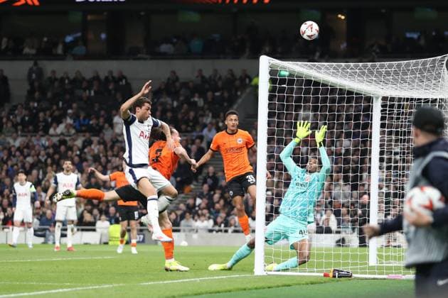 Brennan Johnson of Tottenham Hotspur heads the ball over the bar Tottenham Hotspur v Eintracht Frankfurt, Football, UEFA Europa League, Tottenham Hotspur Stadium, London, UK - 10 04 2025 Editorial use only  Copyright: xAnthonyxHanc Shutterstockx 15247844e
