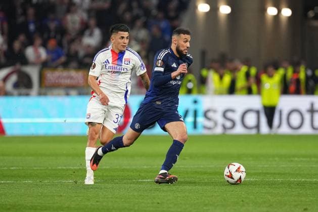 Noussair Mazraoui of Man Utd strides forward Olympique Lyonnais v Manchester United, ManU UEFA Europa League, Quarter Final, First Leg, Football, Groupama Stadium, Lyon, France - 10 Apr 2025 EDITORIAL USE ONLY No use with unauthorised audio, video, data, fixture lists, club league logos or live services. Online in-match use limited to 120 images, no video emulation. No use in betting, games or single club league player publications. Copyright: xDavexWinter Shutterstockx 15243617ad