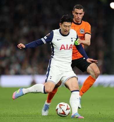 10 04 2025, Football UEFA Europa League quarter-final first leg, Tottenham Hotspur Eintracht Frankfurt, emonline, emspor, v l , Heung min Son Tottenham Hotspur , Ellyes Skhiri Eintracht Frankfurt DFL DFB REGULATIONS PROHIBIT ANY USE OF PHOTOGRAPHS AS IMAGE SEQUENCES AND OR QUASI VIDEO xdcx Copyright: HMBxMedia Claus