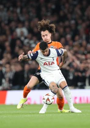 10 04 2025, xtgx, Football Europa League 1 4 Final, Tottenham Hotspur Eintracht Frankfurt v l Cristian Romero of Tottenham Hotspur, Arthur Theate Eintracht Frankfurt DFL DFB REGULATIONS PROHIBIT ANY USE OF PHOTOGRAPHS as IMAGE SEQUENCES and or QUASI VIDEO London