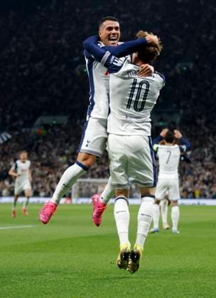Tottenham Hotspur v Eintracht Frankfurt - UEFA Europa League 2024 25 Quarter Final First Leg Pedro Porro and James Maddison of Tottenham Hotspur celebrate equalizing goal during the UEFA Europa League 2024 25 Quarter Final First Leg match between Tottenham Hotspur and Eintracht Frankfurt at Tottenham Hotspur Stadium on April 10, 2025 in London, England. London Tottenham Hotspur Stadium England United Kingdom Copyright: xNigelxFrench Sportsphoto APLx 14125021