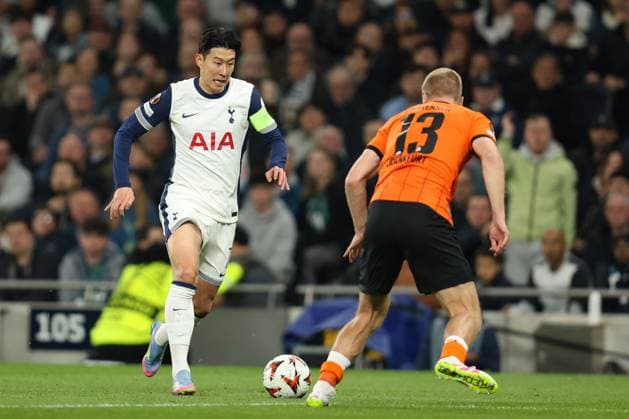 London, England, April 10th 2025: Son Heung-Min of Tottenham Hotspur receives pressure from Rasmus Kristensen of Eintracht Frankfurt during the UEFA Europa League match between Tottenham Hotspur and Eintracht Frankfurt at Tottenham Hotspur Stadium in London, England (Alexander Canillas SPP) Copyright: xAlexanderxCanillas SPPx spp-en-AlCa-9U2A9175