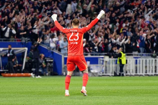 Lyon, France, April 10 2025 : Lucas Perri (23 Olympique Lyonnais) gestures celebrates after Olympique Lyonnais scores during the UEFA Europa League game between Olympique Lyonnais and Manchester United, ManU at Groupama Stadium in Lyon, France (Giuseppe Velletri SPP) Copyright: xGiuseppexVelletrix xSPPx spp-en-GiVeSp-DZ8_1423
