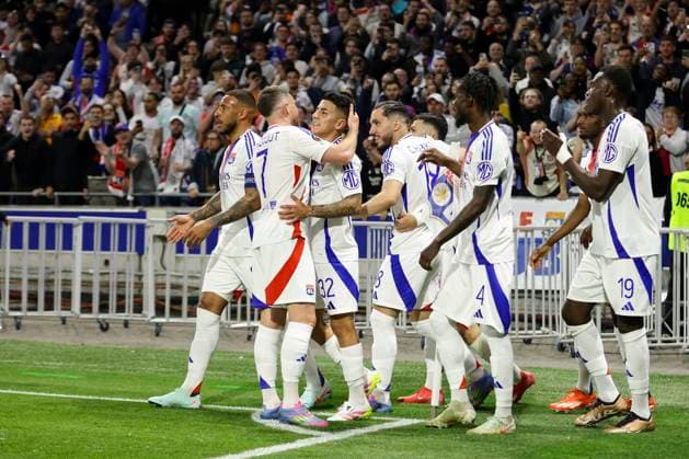 Olympique Lyonnais v Manchester United, ManU FC Thiago Almada scores a GOAL 1-0 and celebrates during the Olympique Lyonnais v Manchester United FC UEFA Quarter-Final 1st leg match at the OL Stadium, Lyon, France on 10 April 2025 Credit: Phil Duncan Every Second Media Editorial use only. All images are copyright Every Second Media Limited. No images may be reproduced without prior permission. Copyright: xIMAGO EveryxSecondxMediax ESM-1408-0016 PhilxDuncanx xEveryxSecondxMediax