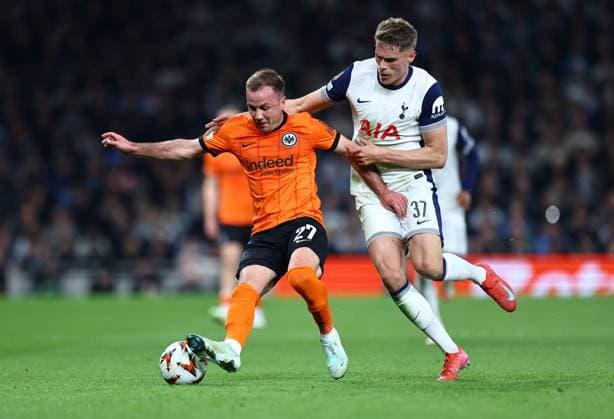 Micky van de Ven of Tottenham Hotspur competes for the ball with Mario Gotze of Eintracht Frankfurt Tottenham Hotspur v Eintracht Frankfurt, UEFA Europa League, Quarter Final, First Leg, Football, Tottenham Hotspur Stadium, London, UK - 10 Apr 2025 EDITORIAL USE ONLY No use with unauthorised audio, video, data, fixture lists, club league logos or live services. Online in-match use limited to 120 images, no video emulation. No use in betting, games or single club league player publications.  Copyright: xMichaelxZemanek Shutterstockx 15243632z