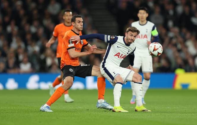 10 04 2025, Football UEFA Europa League quarter-final first leg, Tottenham Hotspur Eintracht Frankfurt, emonline, emspor, v l , Ellyes Skhiri Eintracht Frankfurt , James Maddison Tottenham Hotspur DFL DFB REGULATIONS PROHIBIT ANY USE OF PHOTOGRAPHS AS IMAGE SEQUENCES AND OR QUASI VIDEO xdcx Copyright: HMBxMedia Claus