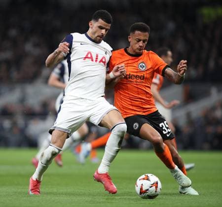 Tuta of Eintracht Frankfurt trying to fight back for the ball against Dominic Solanke of Tottenham Hotspur Tottenham Hotspur v Eintracht Frankfurt, Football, UEFA Europa League, Tottenham Hotspur Stadium, London, UK - 10 04 2025 Editorial use only  Copyright: xAnthonyxHanc Shutterstockx 15247844h