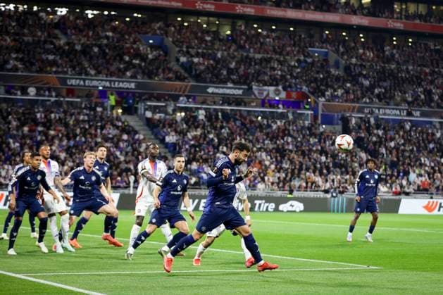 Olympique Lyonnais v Manchester United, ManU FC Manchester United midfielder Bruno Fernandes (8) clears header during the Olympique Lyonnais v Manchester United FC UEFA Quarter-Final 1st leg match at the OL Stadium, Lyon, France on 10 April 2025 Credit: Phil Duncan Every Second Media Editorial use only. All images are copyright Every Second Media Limited. No images may be reproduced without prior permission. Copyright: xIMAGO EveryxSecondxMediax ESM-1408-0022 PhilxDuncanx xEveryxSecondxMediax