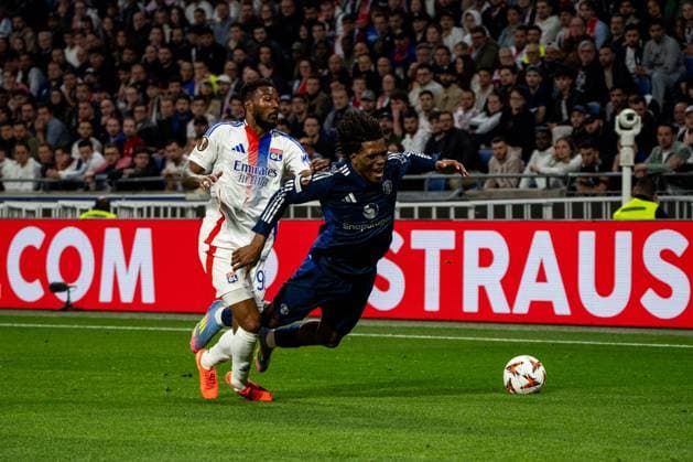 OL - Manchester United, ManU au Groupama Stadium à Décines-Charpieu le 10 avril 2025. Nicolas Liponne MAXPPP - Décines-Charpieu 10 04 2025 Match entre l Olympique Lyonnais et Manchester United pour le quart de finale aller de la ligue Europa au Groupama Stadium de Lyon, à Décines-Charpieu le 10 avril 2025. Match between Olympique Lyonnais and Manchester United for the first leg of the Europa League quarter-final at Lyon s Groupama Stadium in Décines-Charpieu on April 10, 2025. Décines-Charpieu Auvergne-Rhône-Alpes FRANCE  Copyright: xMAXPPPxNicolasxLiponnex NLP202504104805 NLP202504104805