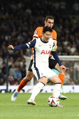10 04 2025, xtgx, Football Europa League 1 4 Final, Tottenham Hotspur Eintracht Frankfurt v l Heung Min Son of Tottenham Hotspur, Ellyes Skhiri Eintracht Frankfurt DFL DFB REGULATIONS PROHIBIT ANY USE OF PHOTOGRAPHS as IMAGE SEQUENCES and or QUASI VIDEO London