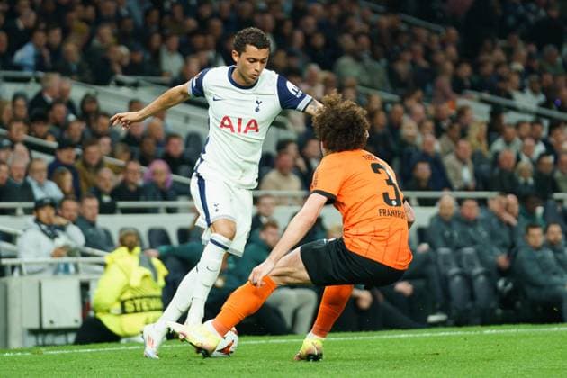 Tottenham Hotspur FC v Eintracht Frankfurt Brennan Johnson of Tottenham Hotspur under pressure from Arthur Theate of Eintracht Frankfurt during the Tottenham Hotspur FC v Eintracht Frankfurt UEFA Europa League Quarter-Final 1st leg match at Tottenham Hotspur Stadium, London, England, United Kingdom on 10 April 2025 Credit: Dylan Hepworth Every Second Media Editorial use only. All images are copyright Every Second Media Limited. No images may be reproduced without prior permission. Copyright: xIMAGO EveryxSecondxMediax ESM-1410-0055 DylanxHepworthx xEveryxSecondxMediax