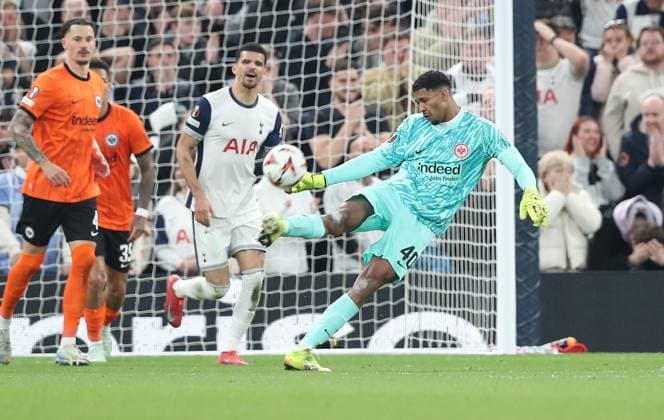 10 04 2025, xtgx, Football Europa League 1 4 Final, Tottenham Hotspur Eintracht Frankfurt v l Kaua Santos Eintracht Frankfurt , James Maddison of Tottenham Hotspur DFL DFB REGULATIONS PROHIBIT ANY USE OF PHOTOGRAPHS as IMAGE SEQUENCES and or QUASI VIDEO London