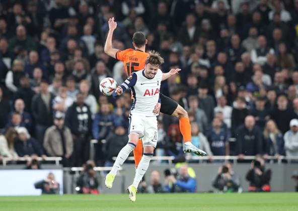 10 04 2025, xtgx, Football Europa League 1 4 Final, Tottenham Hotspur Eintracht Frankfurt v l Ellyes Skhiri Eintracht Frankfurt , James Maddison of Tottenham Hotspur DFL DFB REGULATIONS PROHIBIT ANY USE OF PHOTOGRAPHS as IMAGE SEQUENCES and or QUASI VIDEO London