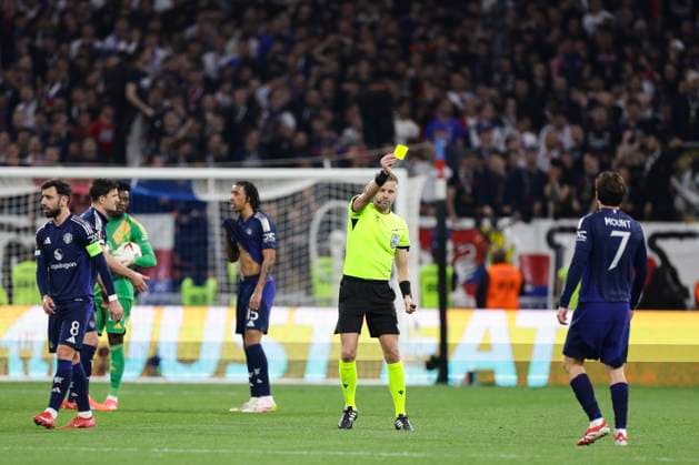 Olympique Lyonnais v Manchester United, ManU FC Referee Glenn Nyberg SWE yellow card Manchester United midfielder Mason Mount (7) during the Olympique Lyonnais v Manchester United FC UEFA Quarter-Final 1st leg match at the OL Stadium, Lyon, France on 10 April 2025 Credit: Phil Duncan Every Second Media Editorial use only. All images are copyright Every Second Media Limited. No images may be reproduced without prior permission. Copyright: xIMAGO EveryxSecondxMediax ESM-1408-0025 PhilxDuncanx xEveryxSecondxMediax