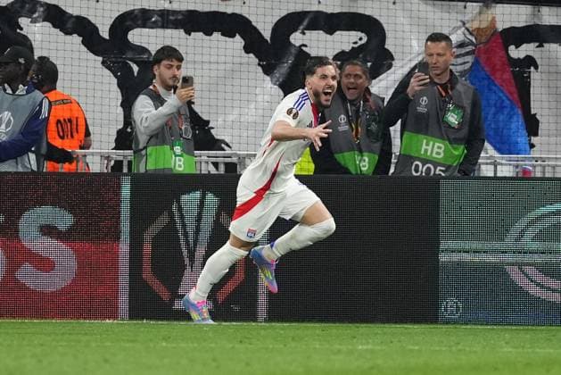 Rayan Cherki of Lyon makes it 2-2 in added time Olympique Lyonnais v Manchester United, ManU UEFA Europa League, Quarter Final, First Leg, Football, Groupama Stadium, Lyon, France - 10 Apr 2025 EDITORIAL USE ONLY No use with unauthorised audio, video, data, fixture lists, club league logos or live services. Online in-match use limited to 120 images, no video emulation. No use in betting, games or single club league player publications.  Copyright: xDavexWinter Shutterstockx 15243617cz
