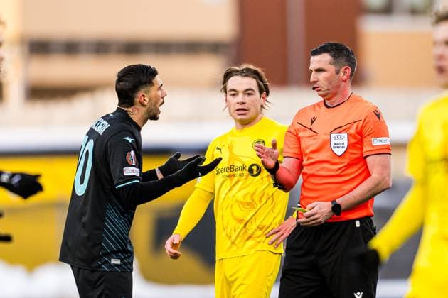 250410 Mattia Zaccagni of Lazio and Michael Oliver, referee, during the UEFA Europa League quarter final football match between Bodo Glimt and Lazio on April 10, 2025 in Bodo Photo Marius Simensen BILDBYRAN COP 238 bbeng bodo bodo glimt football fotball kvartfinale lazio quarter final soccer uefa europa league  Copyright: MARIUSxSIMENSEN BB250410ZJ022