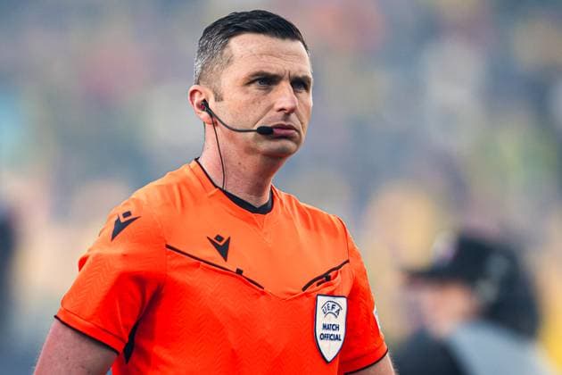 250410 Michael Oliver, referee, ahead of the UEFA Europa League quarter final football match between Bodo Glimt and Lazio on April 10, 2025 in Bodo Photo Marius Simensen BILDBYRAN COP 238 bbeng bodo bodo glimt football fotball fotboll kvartfinale lazio quarter final soccer uefa europa league  Copyright: MARIUSxSIMENSEN BB250410ZS024