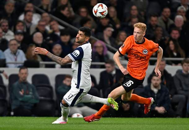 Tottenham Hotspur V Eintracht Frankfurt, Europa League. Hugo Larsson (Frankfurt) goes past Cristian Romero (Spurs) during the Tottenham Hotspur V Eintracht Frankfurt UEFA Europa Conference League quarter-final match at the Tottenham Hotspur Stadium, London. Tottenham Tottenham Hotspur Stadium UK Copyright: xMartinxDaltonx Spurs_v_Frankfurt_100425_MD_003