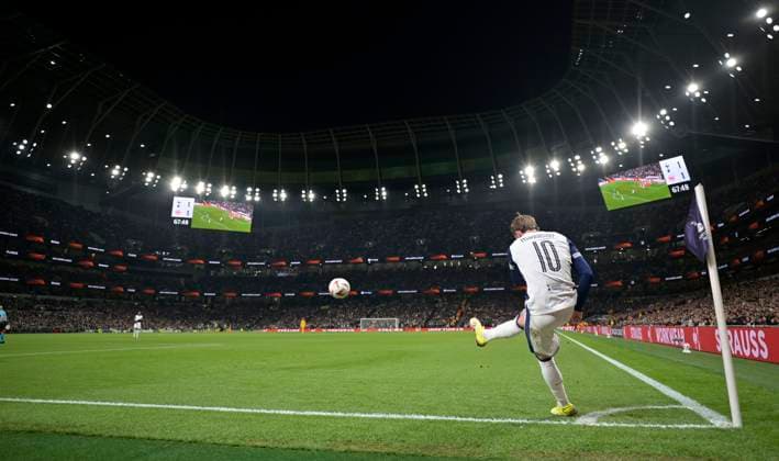 Tottenham Hotspur V Eintracht Frankfurt, Europa League. A wide angle photo of James Maddison (Spurs) takeing a corner during the Tottenham Hotspur V Eintracht Frankfurt UEFA Europa Conference League quarter-final match at the Tottenham Hotspur Stadium, London. Tottenham Tottenham Hotspur Stadium UK Copyright: xMartinxDaltonx Spurs_v_Frankfurt_100425_MD_055