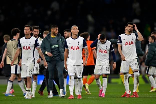 Tottenham Hotspur V Eintracht Frankfurt, Europa League. The Spurs players look distraught at the end of the game during the Tottenham Hotspur V Eintracht Frankfurt UEFA Europa Conference League quarter-final match at the Tottenham Hotspur Stadium, London. Tottenham Tottenham Hotspur Stadium UK Copyright: xMartinxDaltonx Spurs_v_Frankfurt_100425_MD_064