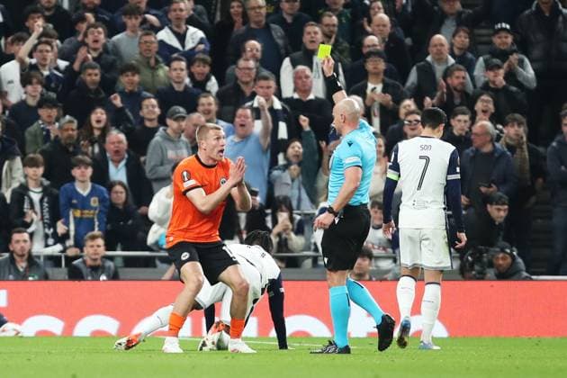Rasmus Kristensen of Eintracht Frankfurt receives a yellow card Tottenham Hotspur v Eintracht Frankfurt, Football, UEFA Europa League, Tottenham Hotspur Stadium, London, UK - 10 04 2025 Editorial use only  Copyright: xAnthonyxHanc Shutterstockx 15247844ak