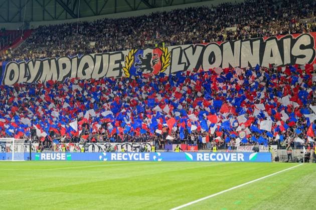 Lyon, France, April 10 2025 : Supporters of Olympique Lyonnais with flags banner during the UEFA Europa League game between Olympique Lyonnais and Manchester United, ManU at Groupama Stadium in Lyon, France (Giuseppe Velletri SPP) Copyright: xGiuseppexVelletrix xSPPx spp-en-GiVeSp-DZ8_1339