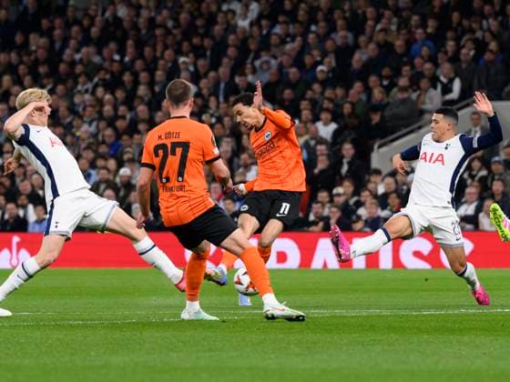 Tottenham Hotspur Stadium London, England - 2025 April 10th: Eintracht Frankfurt s Hugo Ekitike (centre) scores the opening goal during the UEFA Europa League - Quarter-finals 2024 25 match between Tottenham Hotspur v Eintracht Frankfurt at the Tottenham Hotspur Stadium on April 10th, 2025 in London, England. (David Horton SPP) Copyright: xDavidxHorton SPPx spp-en-DaHo-SPP_006_Tottenham_v_Eintracht Frankfurt