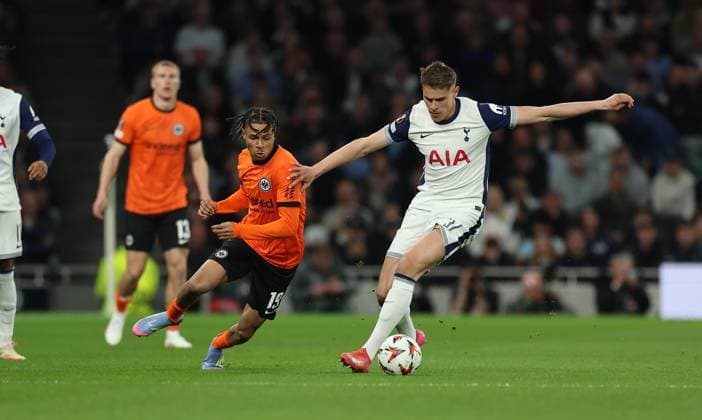 10 04 2025, Football UEFA Europa League quarter-final first leg, Tottenham Hotspur Eintracht Frankfurt, emonline, emspor, v l , Jean Matteo Bahoya Eintracht Frankfurt , Micky van de Ven Tottenham Hotspur DFL DFB REGULATIONS PROHIBIT ANY USE OF PHOTOGRAPHS AS IMAGE SEQUENCES AND OR QUASI VIDEO xdcx Copyright: HMBxMedia Claus