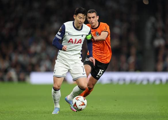 10 04 2025, Football UEFA Europa League quarter-final first leg, Tottenham Hotspur Eintracht Frankfurt, emonline, emspor, v l , Heung min Son Tottenham Hotspur , Ellyes Skhiri Eintracht Frankfurt DFL DFB REGULATIONS PROHIBIT ANY USE OF PHOTOGRAPHS AS IMAGE SEQUENCES AND OR QUASI VIDEO xdcx Copyright: HMBxMedia Claus
