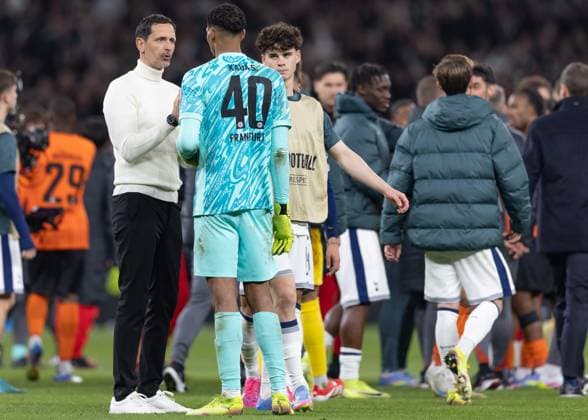 Tottenham Hotspur v Eintracht Frankfurt, UEFA Europa League, Quarter-Final, Leg 1 of 2, Football, The Tottenham Hotspur Stadium, London, UK - 10 Apr 2025 Eintracht Frankfurt Manager Dino Toppmöller speaks to Goalkeeper Kaua Santos of Eintracht Frankfurt at full time London Tottenham Hotspur Stadium London GBR, UK NEWSPAPERS OUT Copyright: xEllixBirchx