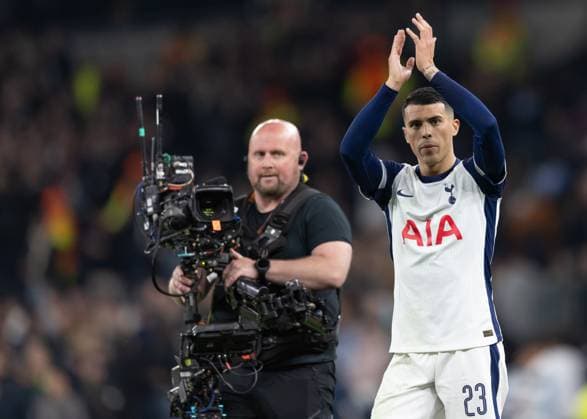 Tottenham Hotspur v Eintracht Frankfurt, UEFA Europa League, Quarter-Final, Leg 1 of 2, Football, The Tottenham Hotspur Stadium, London, UK - 10 Apr 2025 Pedro Porro of Tottenham Hotspur applauds fans at full time London Tottenham Hotspur Stadium London GBR, UK NEWSPAPERS OUT Copyright: xEllixBirchx