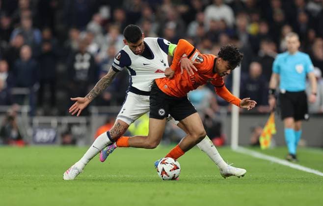 10 04 2025, Football UEFA Europa League quarter-final first leg, Tottenham Hotspur Eintracht Frankfurt, emonline, emspor, v l , Cristian Romero Tottenham Hotspur , Nathaniel Brown Eintracht Frankfurt DFL DFB REGULATIONS PROHIBIT ANY USE OF PHOTOGRAPHS AS IMAGE SEQUENCES AND OR QUASI VIDEO xdcx Copyright: HMBxMedia Claus