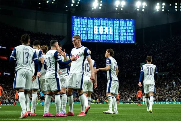 London, England, April 11 2025: Pedro Porro (23 Tottenham Hotspur) celebrates his goal with the team during the UEFA Europa League game between Tottenham Hotspur and Eintracht Frankfurt at Tottenham Hotspur Stadium in London, England. (Pedro Porru SPP) Copyright: xPedroxPorrux xSPPx spp-en-PePoSp-HE5A0186_DxOA