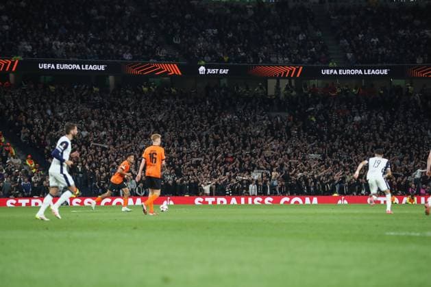 10 04 2025, xtgx, Football UEFA Europa League, Tottenham Hotspur Eintracht Frankfurt, v l symbol photo, symbol image, symbol fans, spectators, audience, tribuene guest fans DFL DFB REGULATIONS PROHIBIT ANY USE OF PHOTOGRAPHS as IMAGE SEQUENCES and or QUASI VIDEO London