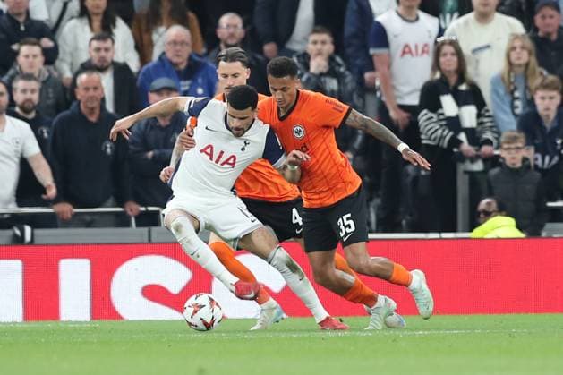 10 04 2025, xtgx, Football UEFA Europa League, Tottenham Hotspur Eintracht Frankfurt, v l Cristian Romero Tottenham, 17 , Tuta Frankfurt, 35 duel, duel, fight, tackle DFL DFB REGULATIONS PROHIBIT ANY USE OF PHOTOGRAPHS as IMAGE SEQUENCES and or QUASI VIDEO London