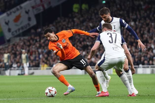 10 04 2025, xtgx, Football UEFA Europa League, Tottenham Hotspur Eintracht Frankfurt, v l Hugo Ekitike Frankfurt, 11 , Rodrigo Bentancur Tottenham, 30 , Micky van de Ven Tottenham, 37 duel, fight, tackle DFL DFB REGULATIONS PROHIBIT ANY USE OF PHOTOGRAPHS as IMAGE SEQUENCES and or QUASI VIDEO London