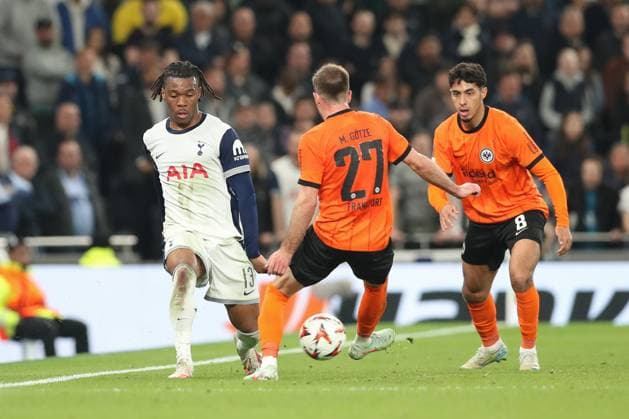 10 04 2025, xtgx, Football UEFA Europa League, Tottenham Hotspur Eintracht Frankfurt, v l Destiny Udogie Tottenham, 13 , Mario Goetze Götze, Frankfurt, 27 DFL DFB REGULATIONS PROHIBIT ANY USE OF PHOTOGRAPHS as IMAGE SEQUENCES and or QUASI VIDEO London