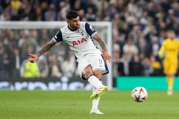 Cristian Romero of Tottenham Hotspur in action passing the ball Tottenham Hotspur v Eintracht Frankfurt, Football, UEFA Europa League, Tottenham Hotspur Stadium, London, UK - 10 04 2025 Editorial use only  Copyright: xAnthonyxHanc Shutterstockx 15247844bh