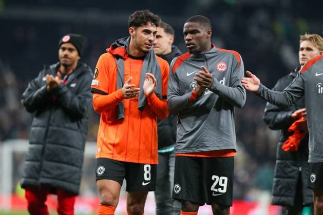 Fares Chaibi (Left) and Niels Nkounkou (Right) of Eintracht Frankfurt pictured after the match thanking the travelling supporters Tottenham Hotspur v Eintracht Frankfurt, Football, UEFA Europa League, Tottenham Hotspur Stadium, London, UK - 10 04 2025 Editorial use only  Copyright: xAnthonyxHanc Shutterstockx 15247844ca