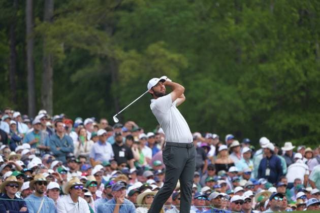 (250411) -- AUGUSTA, April 11, 2025 -- Scottie Scheffler of the United States competes during round 1 of the 2025 Masters golf tournament at Augusta National Golf Club in Augusta, the United States, on April 10, 2025. ) (SP)U.S.-AUGUSTA-GOLF-2025 MASTERS-ROUND 1 WuxXiaoling 