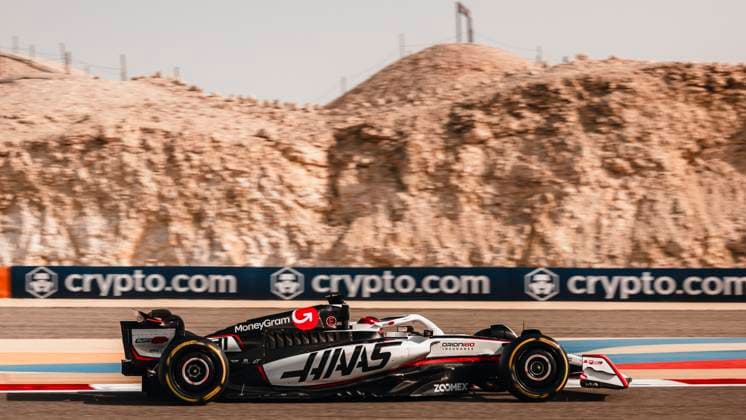 Formula 1 Gulf Air Bahrain Grand Prix 2025 Gregoire Placca OVERTAKE MAXPPP - Sakhir 11 04 2025 81 PIASTRI Oscar (aus), McLaren F1 Team, action during the Formula 1 Gulf Air Bahrain Grand Prix 2025, the 4th round of the 2025 FIA Formula 1 World Championship, WM, Weltmeisterschaft on the Bahrain International Circuit from April 10 to 13, 2025, in Sakhir, Bahrain Sakhir Bahrain  Copyright: xOVERTAKE MAXPPP MAXPPPxGregoirexPlaccax OVT202504116489 OVT202504116489