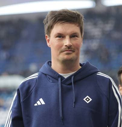 Head Coach Merlin Polzin HSV Football, Men, Season 2024 2025, 2 BL, Volksparkstadion, Hamburger SV, HSV vs Eintracht Braunschweig DFL REGULATIONS PROHIBIT ANY USE OF PHOTOGRAPHS AS IMAGE SEQUENCES AND OR QUASI VIDEO